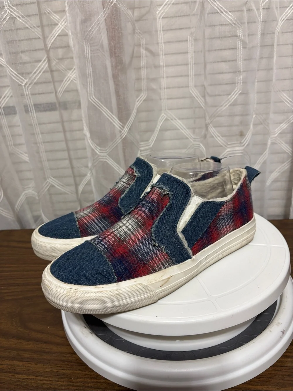 Gypsy Jazz ladies 8 Plaid Slip-On Sneakers in Red & Blue